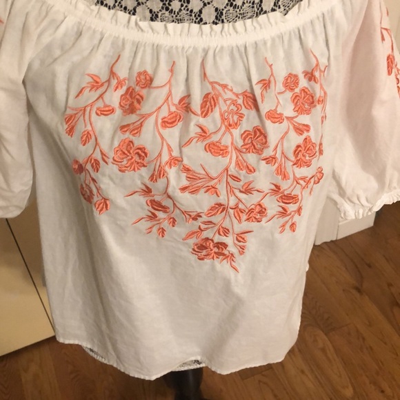 Charlotte Russe Off the Shoulder Top - Picture 4 of 4